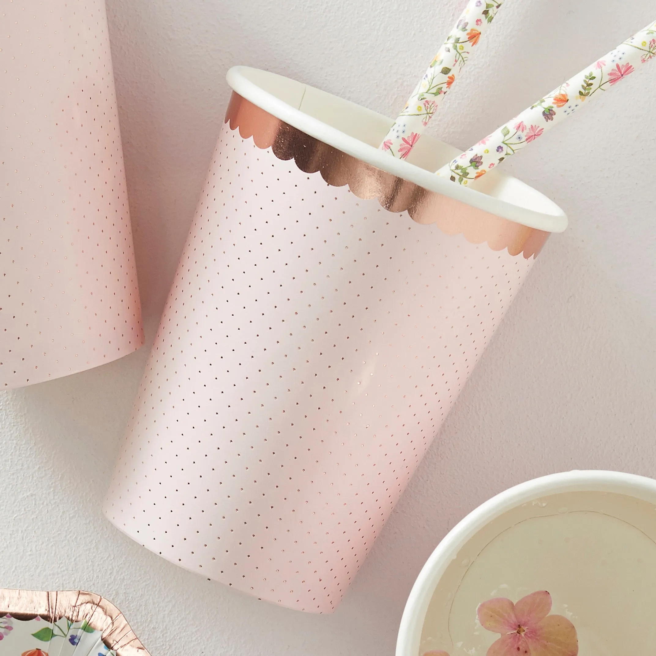 Ginger Ray Ditsy Floral Cups - 8 Pkt