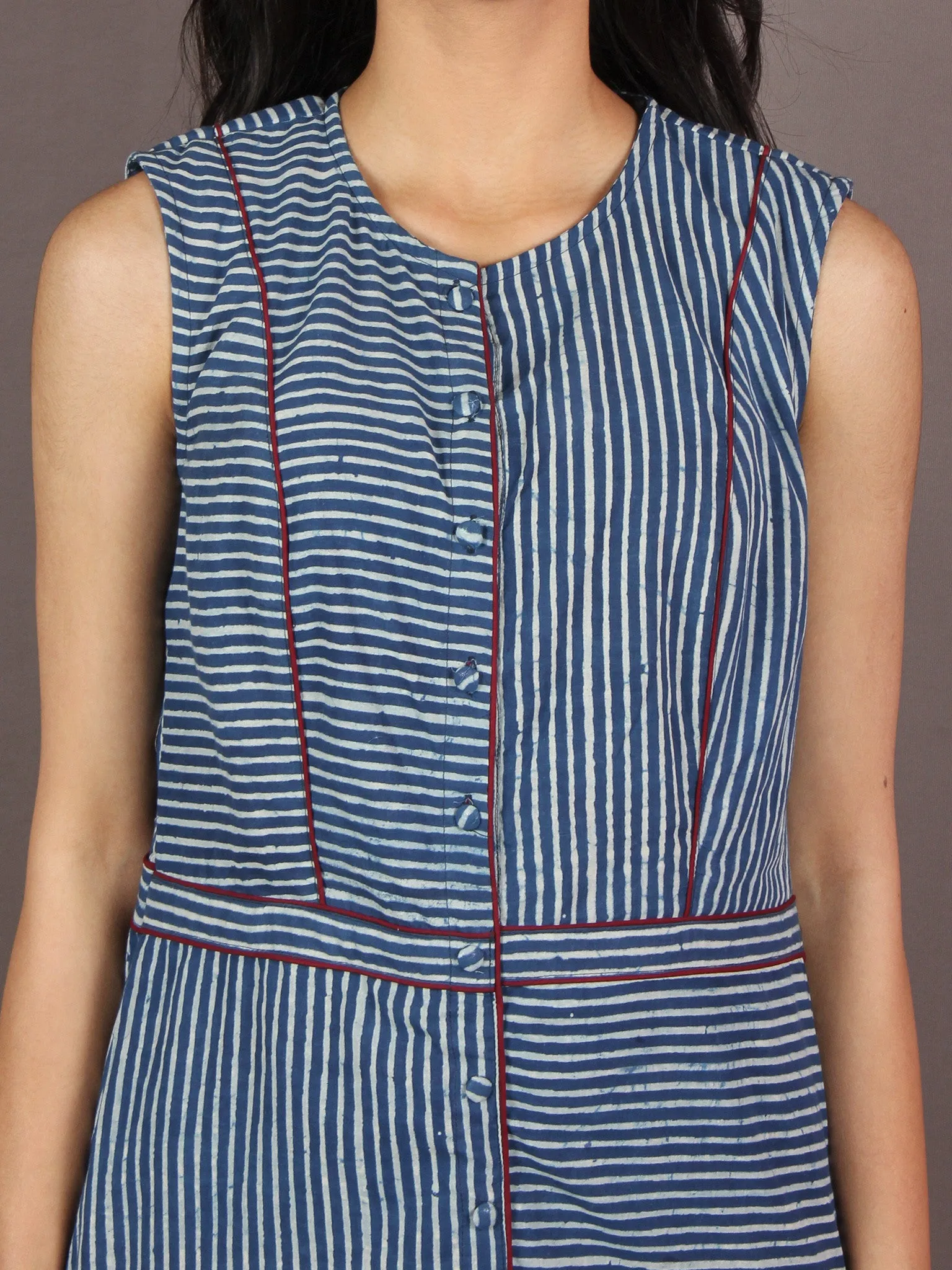 Indigo White Hand Block Printed Knee Length Cotton Dress With Maroon Piping - D0903601